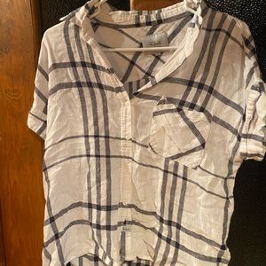 Plaid short sleeve plaid button down! On pocket on the right. Brand Rails